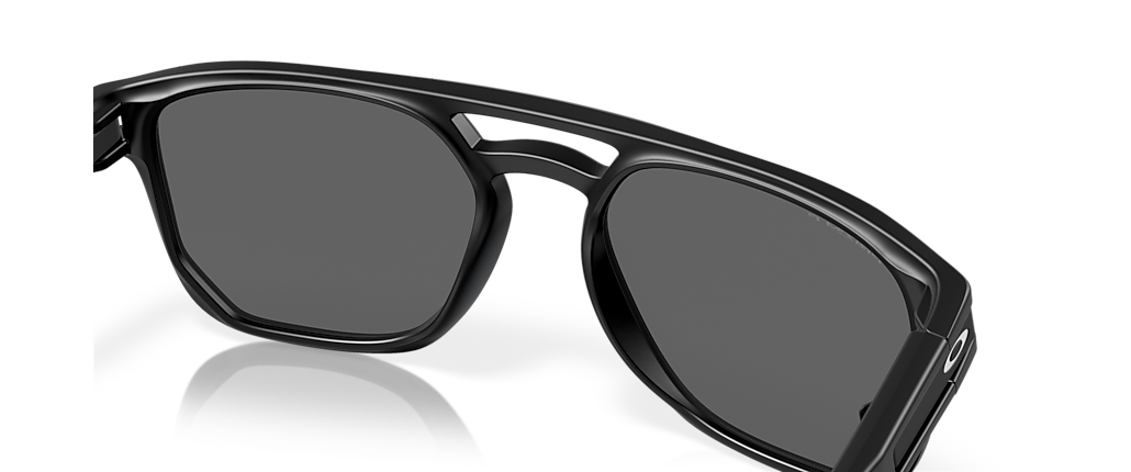 Oakley latch shop beta black